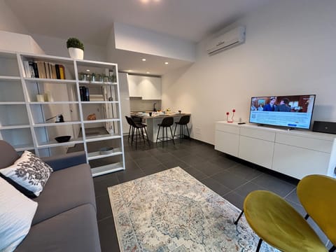 Living room, Seating area, air conditioner