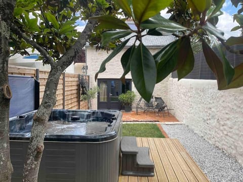 Hot Tub, Garden view