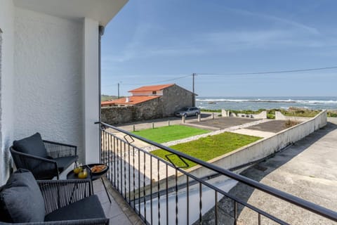 Salty Escape by Portugal Active House in Viana do Castelo District