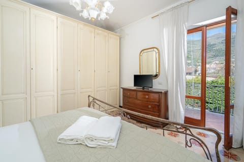 View (from property/room), Photo of the whole room, internet, towels, wardrobe