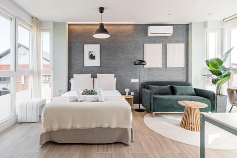 Bed, Living room, Photo of the whole room, Bedroom, air conditioner