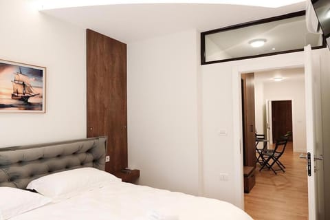 Bed, Photo of the whole room, Seating area, Bedroom