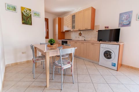 Kitchen or kitchenette, Dining area, dishwasher, oven, stove, washing machine