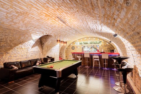 Billiard, Game Room, Lounge or bar
