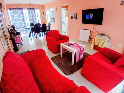 Communal lounge/ TV room, Living room, Dining area