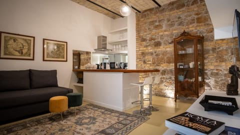 Kitchen or kitchenette, Seating area