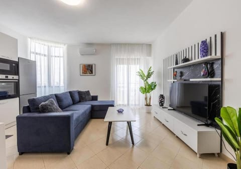TV and multimedia, Kitchen or kitchenette, Living room, Seating area