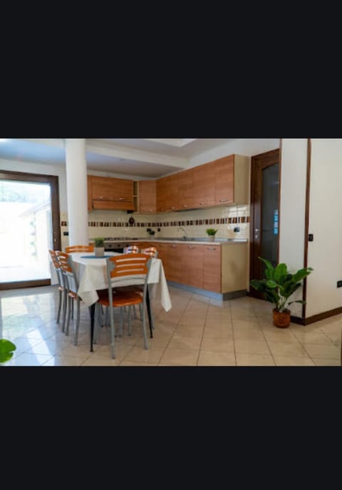 Kitchen or kitchenette, Dining area, stove