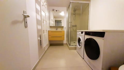 Shower, Bathroom, washing machine, dryer