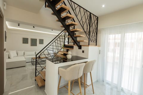 Kitchen or kitchenette, Lounge or bar, Dining area