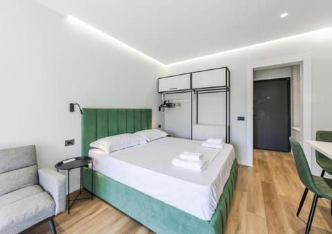 Bed, Living room, Photo of the whole room, Seating area, Bedroom, towels