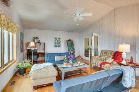 Massive 3 bedroom on the Lake House in Howard Lake