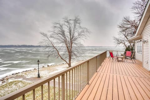 Massive 3 bedroom on the Lake House in Howard Lake