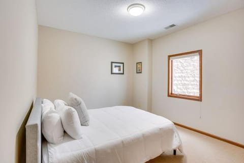 Large 2 bedroom on the water House in Howard Lake