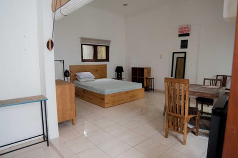 Photo of the whole room, Dining area, air conditioner