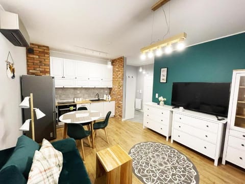 Communal lounge/ TV room, Kitchen or kitchenette, Living room, Dining area, oven