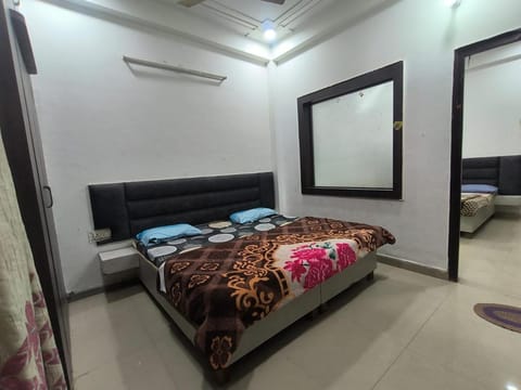 Bed, Photo of the whole room, Bedroom, towels, air conditioner