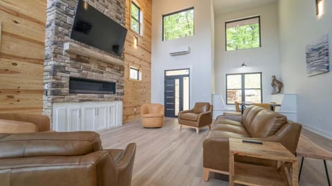 Beaver Lake Retreat with Hot Tub & Game Room House in Beaver Lake