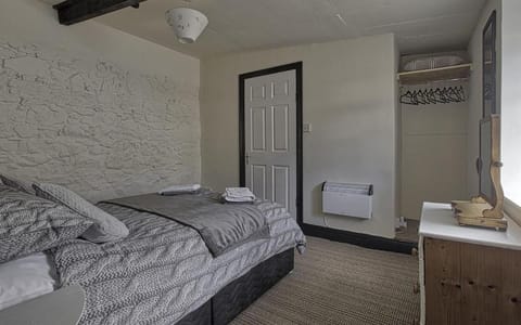 Peaceful tranquil Alpaca Farm Apartment in Ireland