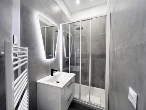 08 - Design Flat Republique Apartment in Paris