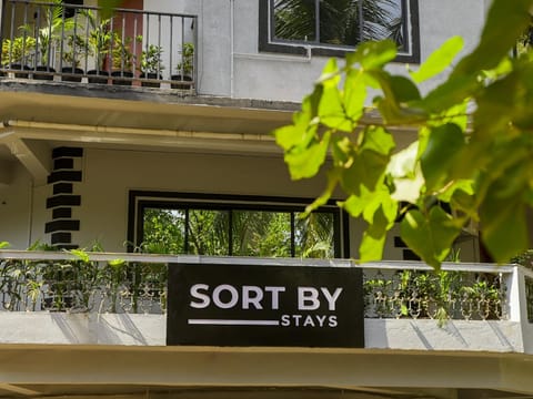 Property building, Day, Property logo or sign, Logo/Certificate/Sign, Street view
