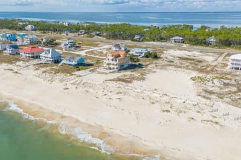 Private Pool Beach Front Sleeps 18 Family home House in Saint George Island