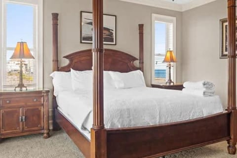 Private Pool Beach Front Sleeps 18 Family home House in Saint George Island