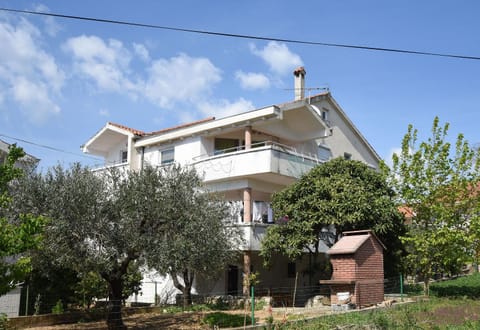 Property building, Facade/entrance, BBQ facilities