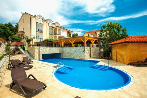 Facade/entrance, Swimming pool