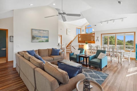 1009 - Land's End House in Corolla