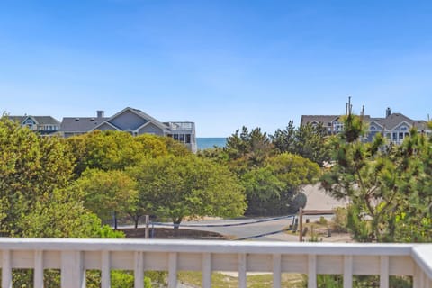 1009 - Land's End House in Corolla