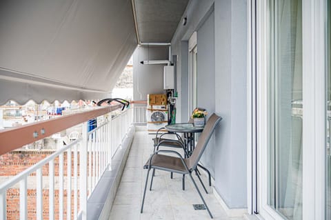 Ellywood Apartment in Thessaloniki