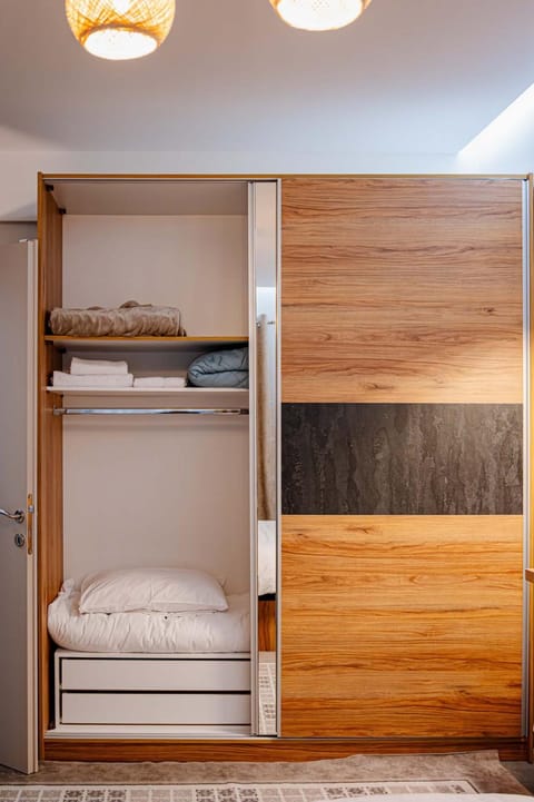 Ellywood Apartment in Thessaloniki