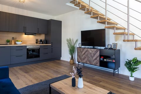 TV and multimedia, Kitchen or kitchenette, oven, toaster