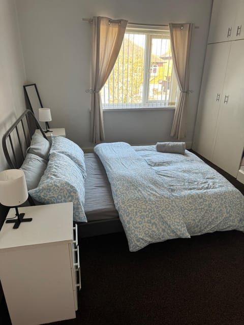 Spacious 2 bedroom flat in Newcastle w Free parking Apartment in Newcastle upon Tyne