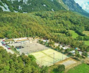 Garden, Tennis court