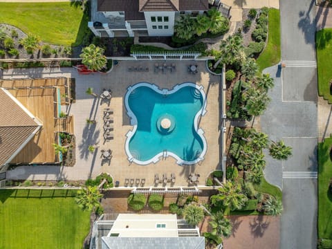 Beach Access with Elevator & FREE Activities House in Gulf Shores