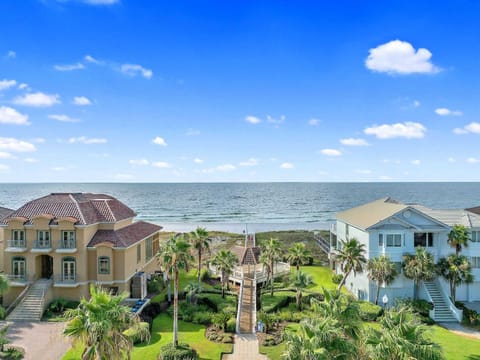 Beach Access with Elevator & FREE Activities House in Gulf Shores