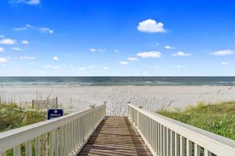 Beach Access with Elevator & FREE Activities House in Gulf Shores