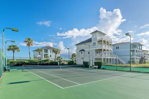 Beach Access with Elevator & FREE Activities House in Gulf Shores