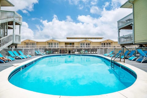 POOL - SHORT WALK TO BEACH - FREE ACTIVITIES House in West Beach