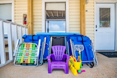 POOL - SHORT WALK TO BEACH - FREE ACTIVITIES House in West Beach