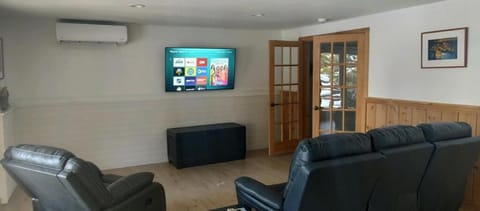 Bright Oceanfront home near Acadia House in Lamoine