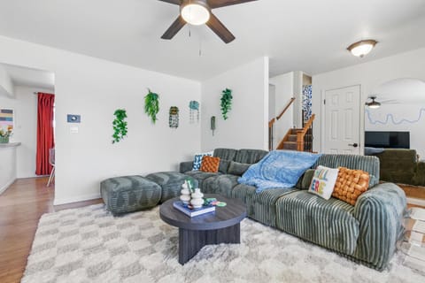TV and multimedia, Living room, Seating area