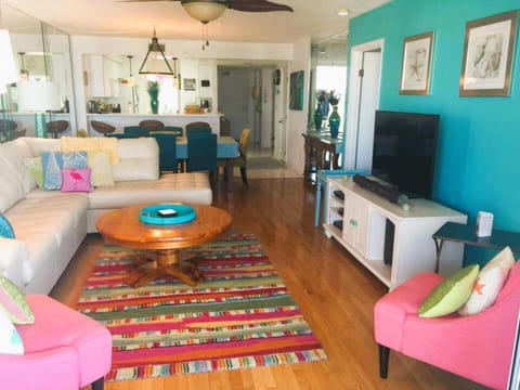 Serene 2BR Oceanfront Condo with Balcony, Florida House in Ponce Inlet