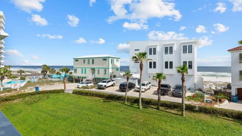 Cozy Coastal Getaway with Pool Access & Short 5-min Walk to Beach House in Orange Beach