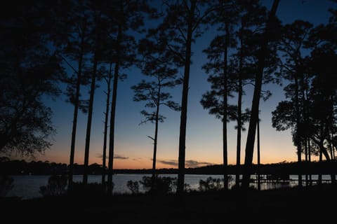 Secluded Waterfront Retreat for 23 - Dock Pets OK House in Perdido Beach