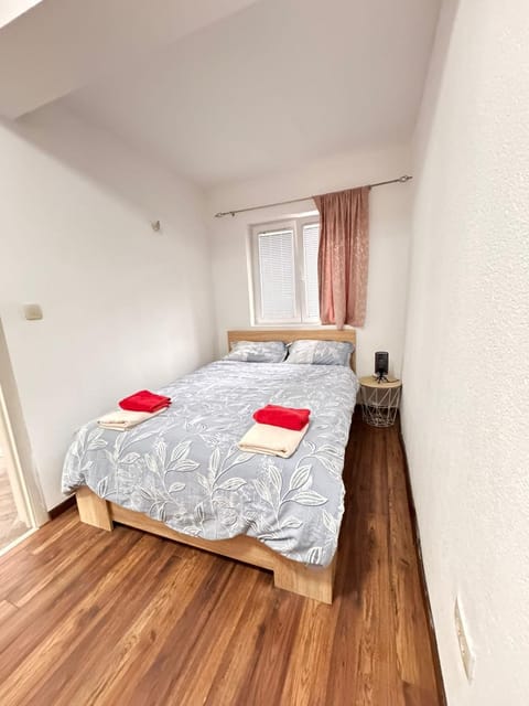 Mystras Apartments Apartment in Dobrota