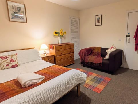 Ensuite rooms, self-catering in shared kitchens Bed and Breakfast in Dumfries