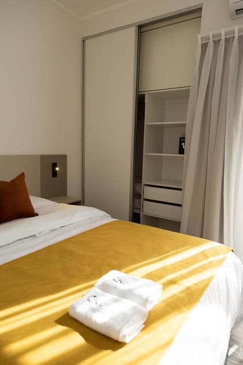 Bed, Bedroom, safe, towels, wardrobe